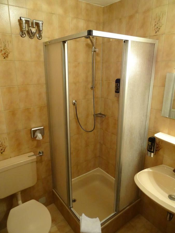 Hotel Gasthof Forelle Зигсдорф Экстерьер фото